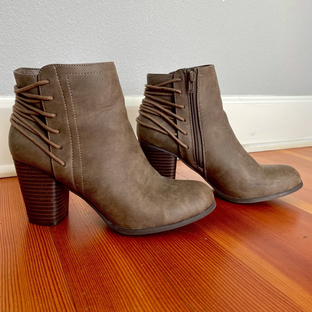 Size 8.5 Madden Girl taupe booties. - Picture 1 of 5